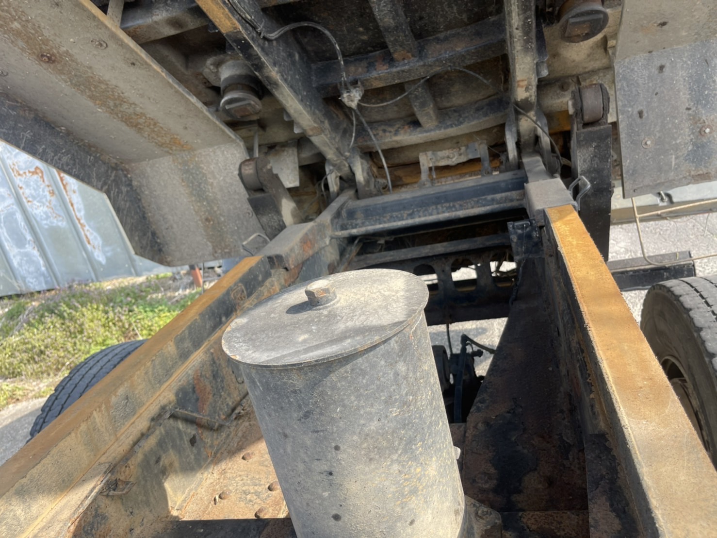 Isuzu Dump Truck, Engine: 6TE1, Loading capacity: 10 ton